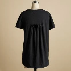 Perfect Everyday Tee, Petite -Sundance Fashion Shop 22d8999e 0e55 492b a388 bd2d84189401