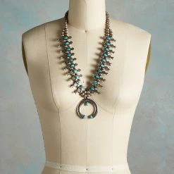 1950s Box Bow Necklace